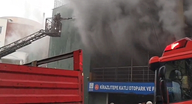 İstanbul'da 4 katlı otoparkta yangın