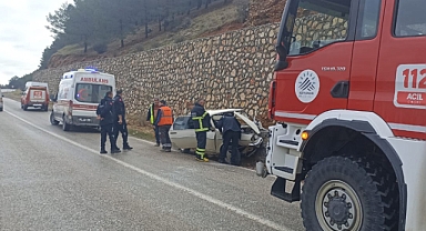 İstinat duvarına çarpan sürücü yaralandı