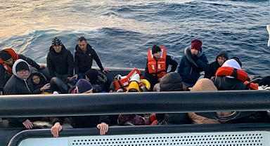 İzmir açıklarında 43 düzensiz göçmen yakalandı