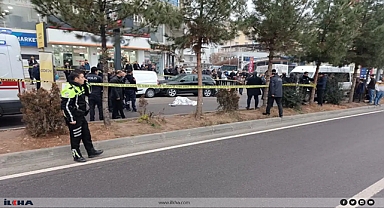 Kamyonun altında ezilen motosikletli sağlık çalışanı vefat etti