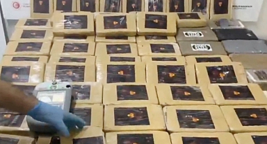 Muz dolu konteynerde 77 kilo kokain ele geçirildi