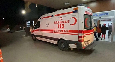 Otomobil otobüs durağına daldı: 2 can kaybı