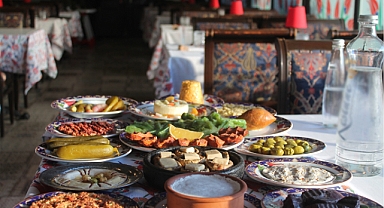 Restoran ve kafelerde yeni dönem: Kapıda fiyat zorunluluğu