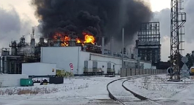 Rusya'da petrol rafinerisinde patlama
