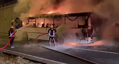Servis otobüsü bir anda alevlerin içerisinde kaldı
