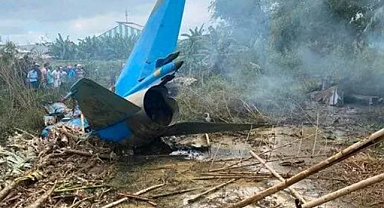 Vietnam'da savaş uçağı düştü