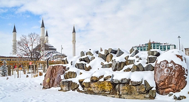 Yarından itibaren ülke genelinde soğuk ve yağışlı hava etkili olacak