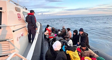 Yunanistan'ın geri ittiği düzensiz göçmenler kurtarıldı