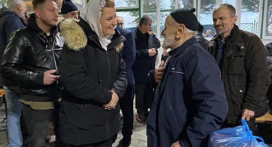 Başkan Hürriyet gece gündüz demeden İzmitlilerle buluşmaya devam ediyor