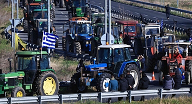 Çiftçiler Yunanistan'da traktörleriyle eylem yaptı