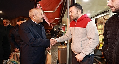 Cumhur İttifakı Adayı Büyükgöz'den İşe Giden Vatandaşlara İkram
