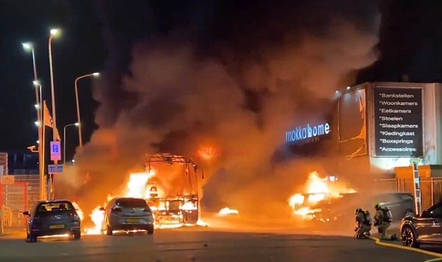 Hollanda'da şiddet olayları artıyor: Araçlar ateşe verildi