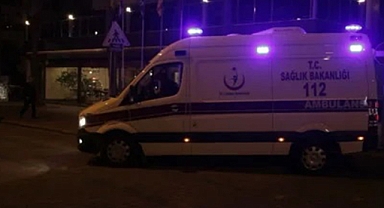 İki otomobil kafa kafaya çarpıştı: 3 yaralı
