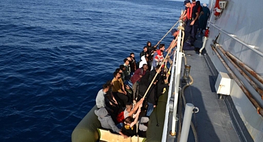 İzmir açıklarında 67 düzensiz göçmen kurtarıldı