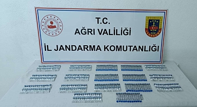 Jandarma tarafından yapılan yol kontrollerinde kaçak malzeme ele geçirildi