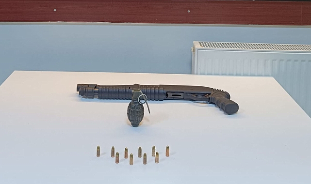 Malatya'da el bombası ile pompalı tüfek ele geçirildi