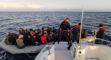 Yunanistan'ın geri ittiği düzensiz göçmenler kurtarıldı