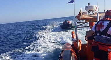 Çanakkale'de düzensiz göçmenleri taşıyan bot battı