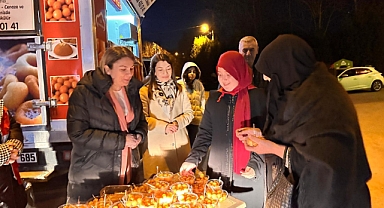 Merttürk'ten hemşehrilerine teravih sonrası lokma ikramı