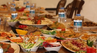 Bayram ziyaretlerinde hamur işi ve yağlı yiyeceklerden uzak durun!