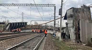 Demiryolu üzerindeki köprü çöktü: 1 ölü, 5 yaralı