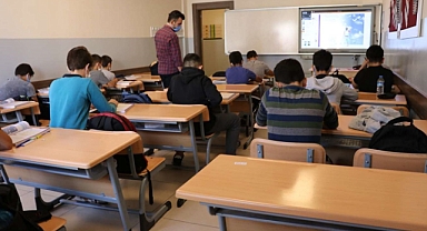 Geç yatma gençlerin okul başarısını olumsuz etkiliyor