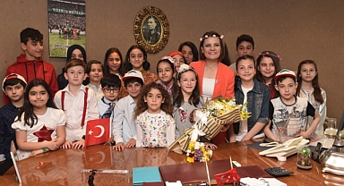 Hürriyet: 23 Nisan Ulusal Egemenlik ve Çocuk Bayramımız kutlu olsun!