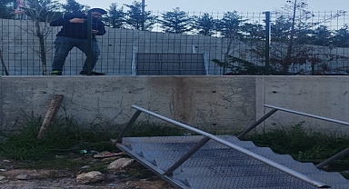 İzmit Belediyesi halk için merdiven yaptı, Şehir Hastanesi yıktı!