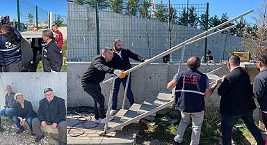 İzmit Belediyesi, Şehir Hastanesinin yıktığı merdiveni yeniden yapıyor