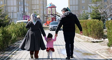 Koruyucu ailelerdeki çocuk sayısı 10 bini aştı