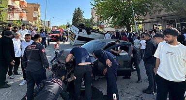 Otomobil ile minibüs çarpıştı: 3 yaralı