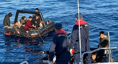 14'ü çocuk 30 düzensiz göçmen kurtarıldı
