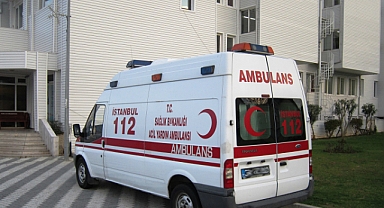 Ağaca çarpan otomobildeki 2 kişi öldü