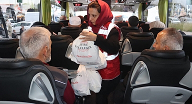 İzmit Belediyesi hacı adaylarını hediyelerle uğurladı