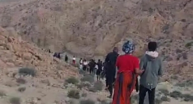 Tunus'taki Afrika kökenli göçmeler, Cezayir sınırına sürüldü