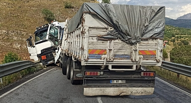 Yakıt tankeri ile tır çarpıştı: 3 yaralı