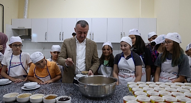 Büyükakın, KO-MEK Ev Becerileri Atölyesi'ni ziyaret etti