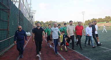 Çiftçi, minik sporcular ve aileleriyle birlikte spor yaptı