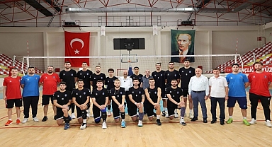 Başkan Büyükgöz’den Voleybol Takımına Ziyaret