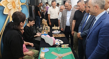 Çayırova’da engelsiz yüreklerin eserleri sergilendi