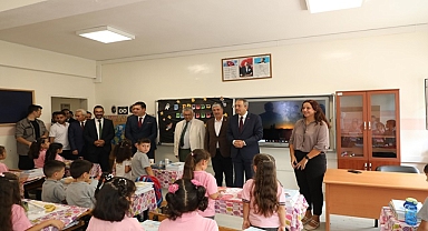 Ömeroğlu'ndan Öğrencilere Kırtasiye Desteği