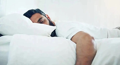 Yanlış uyku pozisyonları omurgayı nasıl etkiliyor?