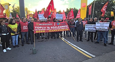DİSK/Nakliyat-İş Sendikası'ndan McDonald's önünde basın açıklaması ve oturma eylemi