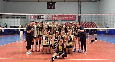 KGSK Küçük kız voleybol takımı sezona galibiyetle başladı