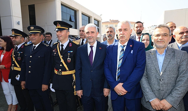 MHP Gebze Çelenk sunma törenine katıldı