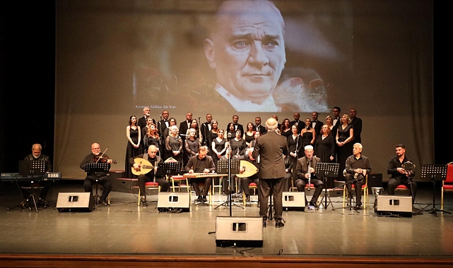 Büyükşehir Ata'yı sevdiği şarkılarla yad etti