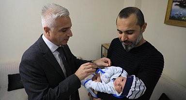 İETT'den metrobüste dünyaya gelen bebeğe ziyaret