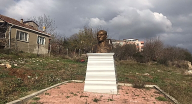 Muallimköy sakinleri, Atatürk büstü bu şekilde kaderine terk edilmemeli