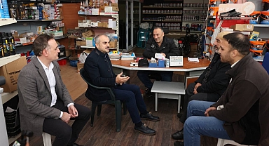 Çiftçi, esnaflarla bir araya gelmeyi sürdürüyor