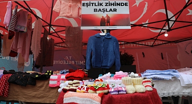 Engelliler Günü el emeği stantları İzmit Belediyesi önünde vatandaşları bekliyor